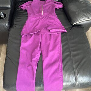 Jaanuu XS Tulip plum scrub top